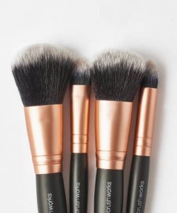 how to clean makeup brushes?