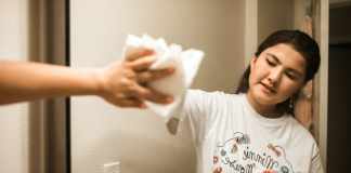 4 Tips for Managing a Busy Life house cleaning